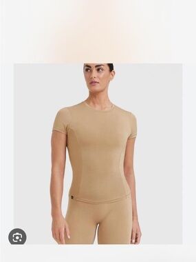 NWT oner active mellow soft short sleeve dune small